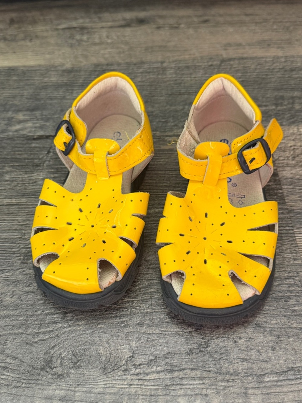Elefanten Toddler Sandals Yellow Leather Buckle Strap EU 25 US 8 Ergonomic Shoes
